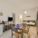 Ravanas 314 Near Station - Happy * Bari