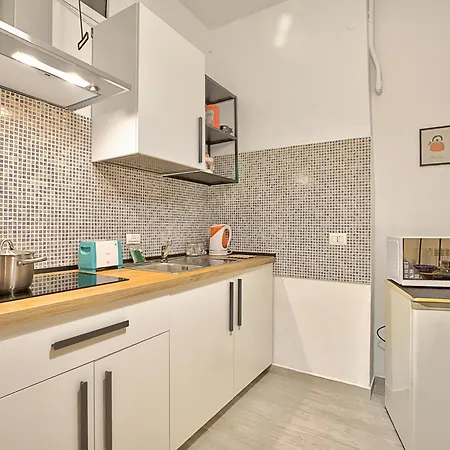Ravanas 314 Near Station - Happy باري